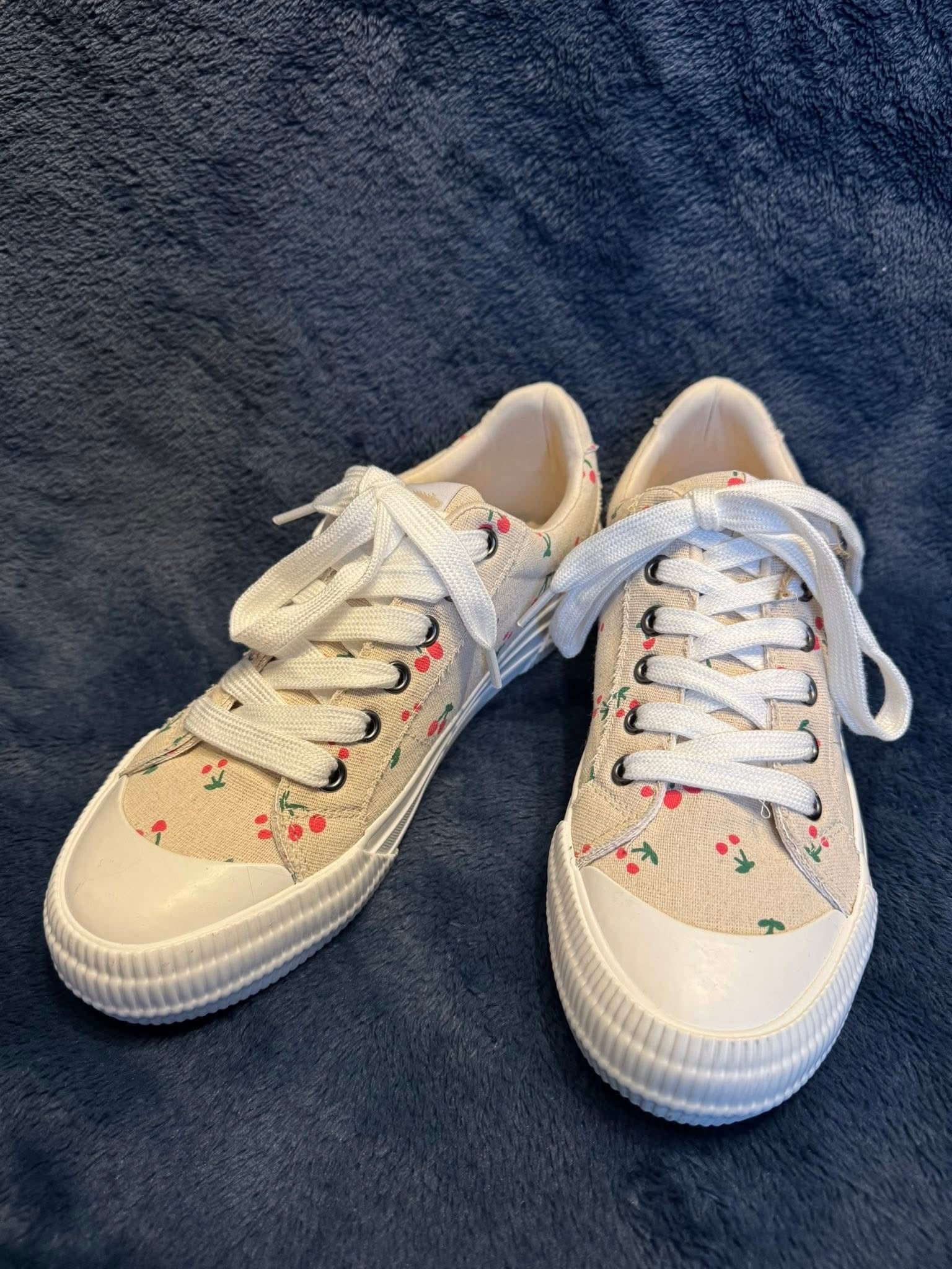 Rocket Dog Tennis Shoes